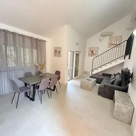 Andela Apartment *